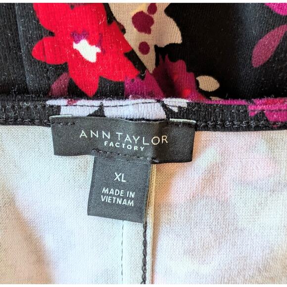 Ann Taylor Factory Top XL Black Pink Red Bold Floral Print 34 Sleeve Stretch - Picture 9 of 10